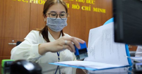 Từ ngày 1/12, Sở GD&ĐT TP Hồ Chí Minh cấm công chức, viên chức và người lao động tự ý đi nước ngoài