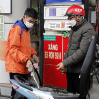 Giá xăng dầu đồng loạt tăng ngày đầu năm mới 2023