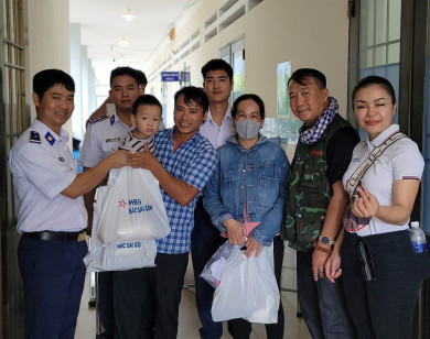 Ấm áp tình xuân nơi đảo xa