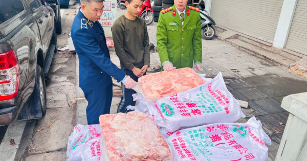 Hà Nội: Thu giữ gần 1 tấn nầm lợn bốc mùi hôi thối chuẩn bị mang đi tiêu thụ