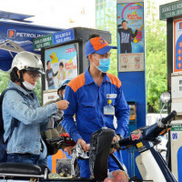 Giá xăng giữ nguyên, giá dầu giảm từ 15 giờ chiều nay
