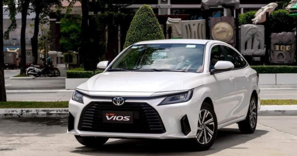 Giá xe ô tô Toyota tháng 1/2023: Hỗ trợ 50% lệ phí trước bạ