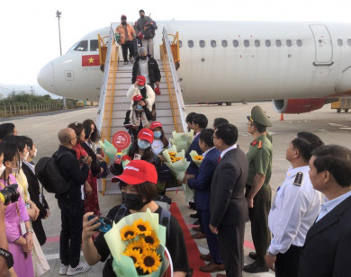 Nối lại đường bay, hàng nghìn khách Trung Quốc trở lại Nha Trang - Khánh Hòa