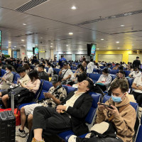 Sân bay Tân Sơn Nhất “quá tải” ngày mùng 2 Tết