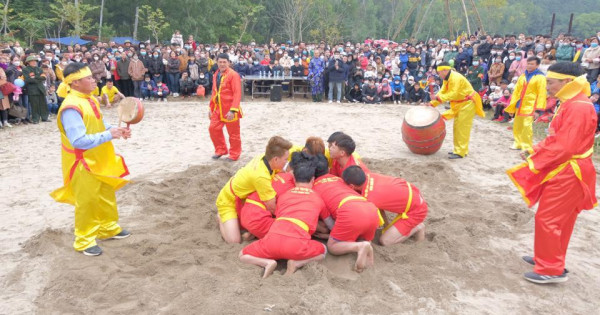 Hà Nội: Hai vạn du khách đến với lễ hội Gióng 2023