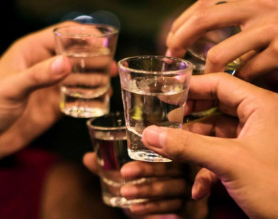 Bộ Y tế chỉ đạo các địa phương triển khai gấp 3 biện pháp phòng, chống ngộ độc rượu