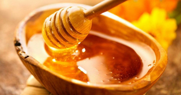 Thường xuyên uống mật ong pha nước ấm vào buổi sáng có tốt không?