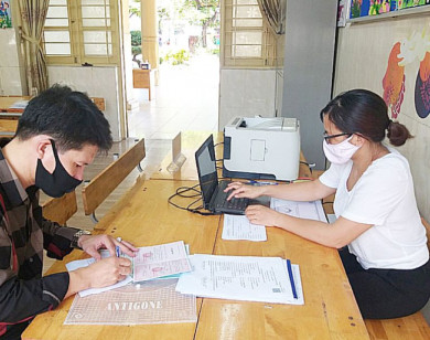 Hà Nội: Tạm dừng yêu cầu phụ huynh xác nhận cư trú cho học sinh chuyển cấp