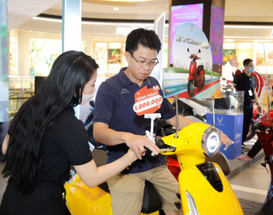 Hàng ngàn người lái thử xe, săn voucher mua xe máy điện VinFast