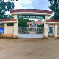31 học bị ngộ độc sau khi nhận bóng bay từ người lạ trước cổng trường