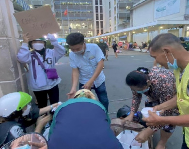 TP Hồ Chí Minh: Nồi cháo từ thiện mang yêu thương đến với bệnh nhân nghèo