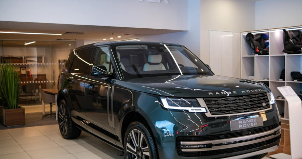 Giá xe ô tô Land Rover tháng 4/2023: Dao động từ 3 - 23,8 tỷ đồng