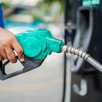 Giá xăng chính thức tăng mạnh, vì sao?