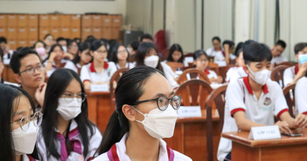 Giáo viên, học sinh ở TP Hồ Chí Minh phải đeo khẩu trang khi đến trường 