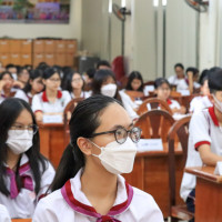 Giáo viên, học sinh ở TP Hồ Chí Minh phải đeo khẩu trang khi đến trường 