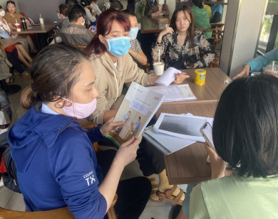 TP Hồ Chí Minh: Hàng trăm người mang đơn tố cáo bảo hiểm Manulife tới công an