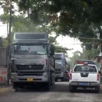 TP Biên Hòa: Vì sao hàng loạt xe tải ngang nhiên lưu thông trên đường cấm?