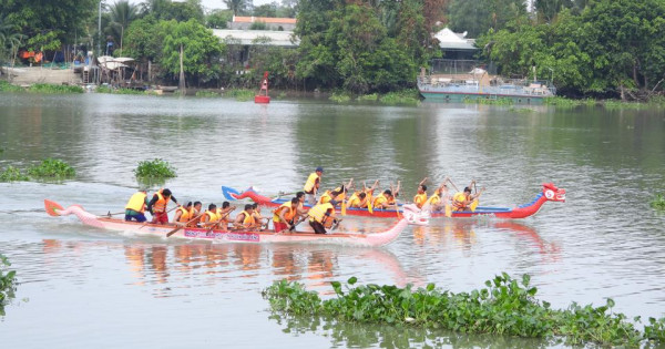 Tưng bừng Giải đua thuyền truyền thống Bình Dương mở rộng 2023