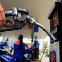 Giá xăng giảm hơn 1.300 đồng/lít từ 15 giờ chiều nay