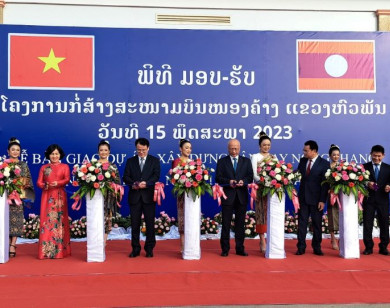 Việt Nam tổ chức lễ bàn giao sân bay NongKhang cho Chính phủ Lào
