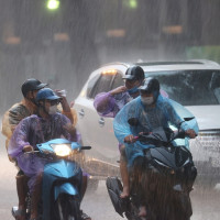 Dự báo thời tiết ngày 23/5/2023: Hà Nội có mưa dông kèm lốc, sét, và gió giật mạnh
