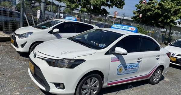 Vấn nạn taxi sân bay: Dẹp được không?