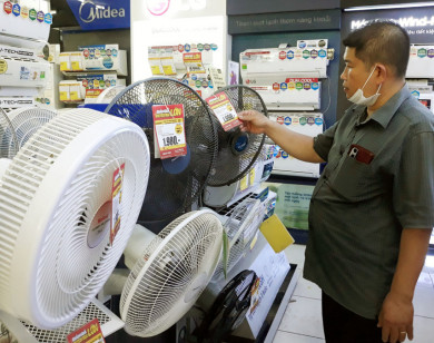 Hà Nội: Siêu thị đồng loạt giảm giá điều hòa, quạt máy trong mùa nắng nóng