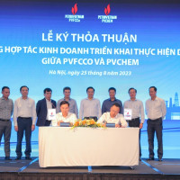 PVFCCo và PVChem ký kết hợp đồng hợp tác kinh doanh dự án Nhà máy sản xuất nước Oxy già