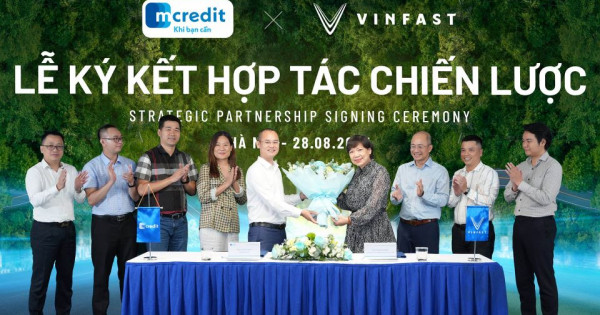 VinFast hợp tác chiến lược với Mcredit, cung cấp giải pháp hỗ trợ tài chính cho khách hàng mua xe máy điện