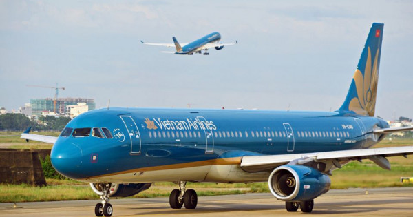 Vietnam Airlines mở bán vé máy bay Tết Nguyên đán Giáp Thìn 2024