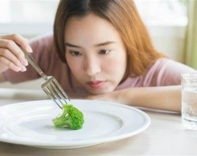 9 tác hại của việc nhịn ăn giảm cân đối với sức khỏe
