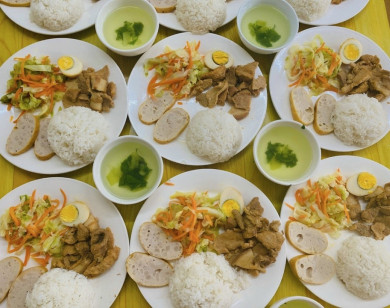Từ việc VĐV ăn không đủ no: Trăn trở về chất lượng bữa ăn bán trú của học sinh