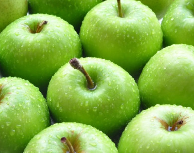 Những người không nên ăn táo xanh