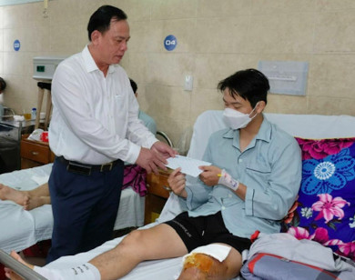 Lãnh đạo UBND tỉnh Đồng Nai thăm hỏi các nạn nhân bị tai nạn giao thông