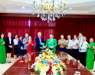 Công ty Nam Sông Tiền đầu tư 100 xe taxi Toyota vào Tập đoàn Mai Linh