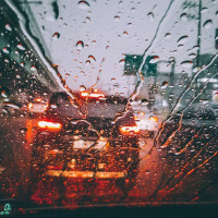 Cách xử lý kính ô tô bị mờ khi trời mưa, sương mù
