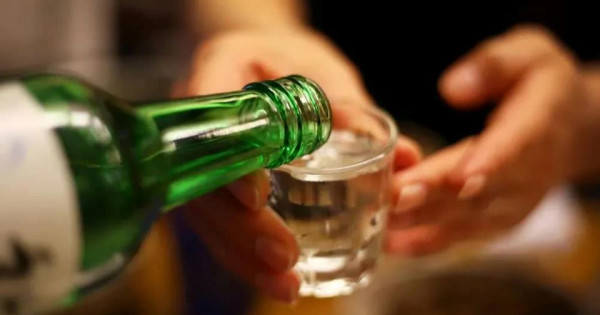 Cảnh báo nguy cơ ngộ độc rượu gia tăng dịp cuối năm