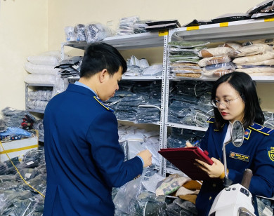 Ninh Bình: Xử phạt cơ sở may mặc Cẩm Vân 100 triệu đồng vì kinh doanh quần áo không rõ nguồn gốc xuất xứ
