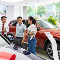 Người Việt mua sắm gần 370.000 xe ô tô mới trong năm 2023