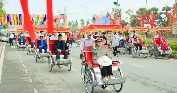 Mailand Hanoi City: Rộn ràng đón khách check in đường hoa Home Hanoi Xuan 2024 trong ngày khai mạc