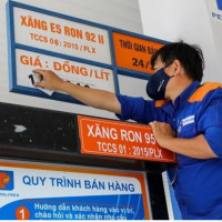 Giá xăng giảm mạnh trước Tết, RON 95 về mốc 23.000 đồng/lít