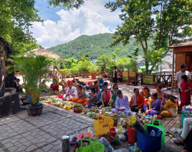 Đi lễ chùa, xin lộc đầu năm: Nét đẹp văn hóa của người Việt