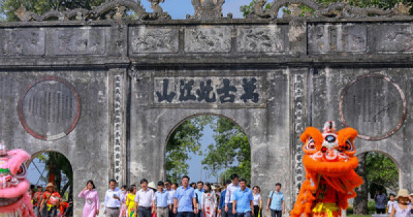 Công bố “Bộ tượng Tam Thế Phật chùa Côn Sơn" là bảo vật quốc gia