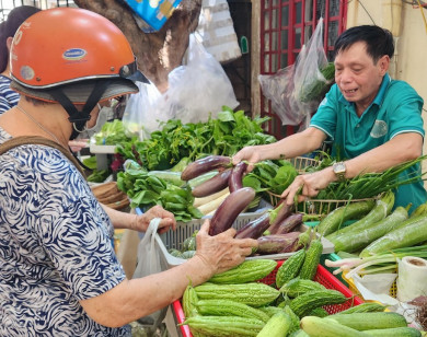 Người tiêu dùng hào hứng bốc thăm trúng thưởng tại Phiên chợ Xanh tử tế