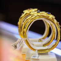 Giá vàng hôm nay 30/4/2024: Vàng SJC đắt hơn vàng thế giới gần 14 triệu đồng/lượng