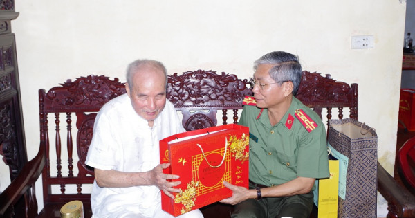Hà Nam: Thăm và tặng quà người có công tham gia chiến dịch Điện Biên Phủ