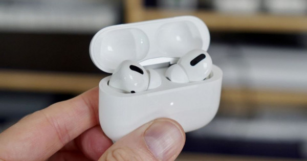 Lỗi tai nghe AirPods hết pin không đều và cách khắc phục