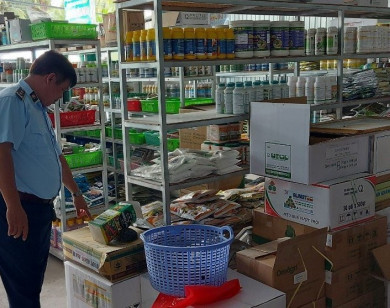 Liên tiếp phát hiện phân bón giả, thuốc bảo vệ thực vật cấm sử dụng tại Việt Nam