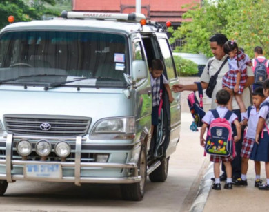 Đề xuất xe chở học sinh phải có thiết bị cảnh báo chống bỏ quên trẻ trên xe
