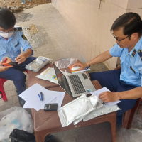 Xử phạt hơn 45 triệu đồng đối với 2 cơ sở buôn bán thức ăn thủy sản giả